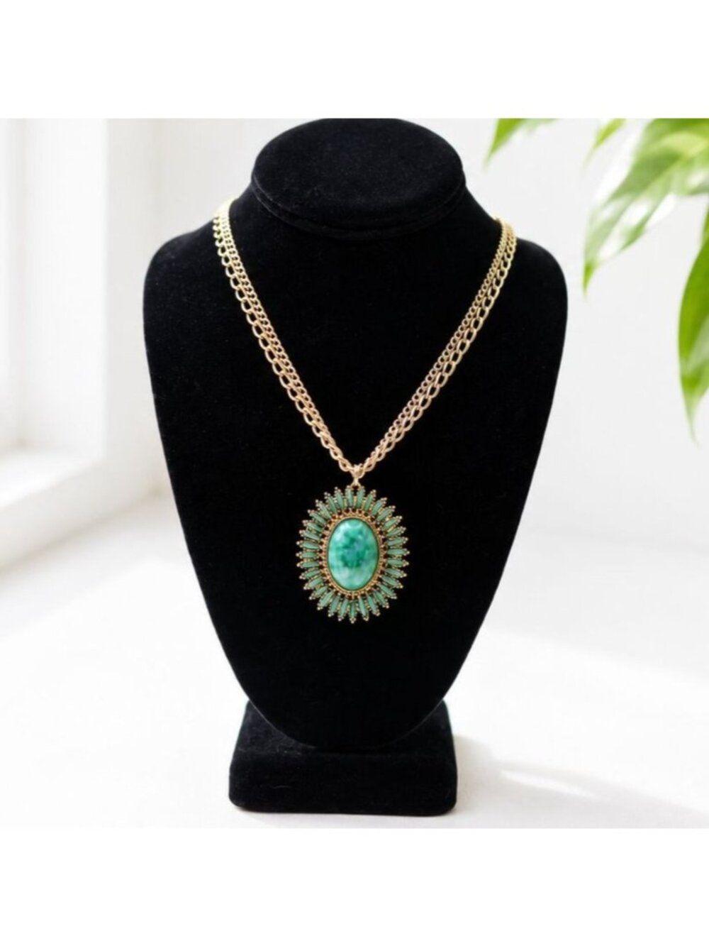 Vintage Celebrity Gold-Tone Pendant Necklace With Green Marbled Stone & Sunburst